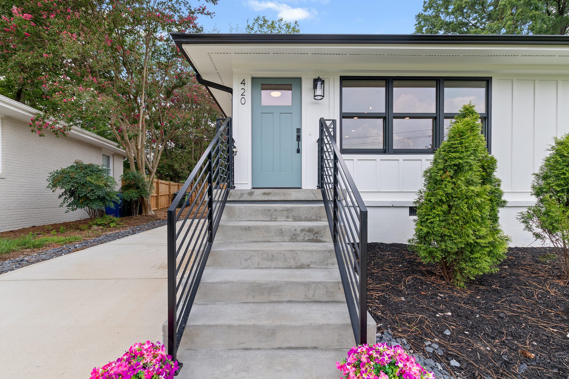 420 Peyton Street — Front exterior