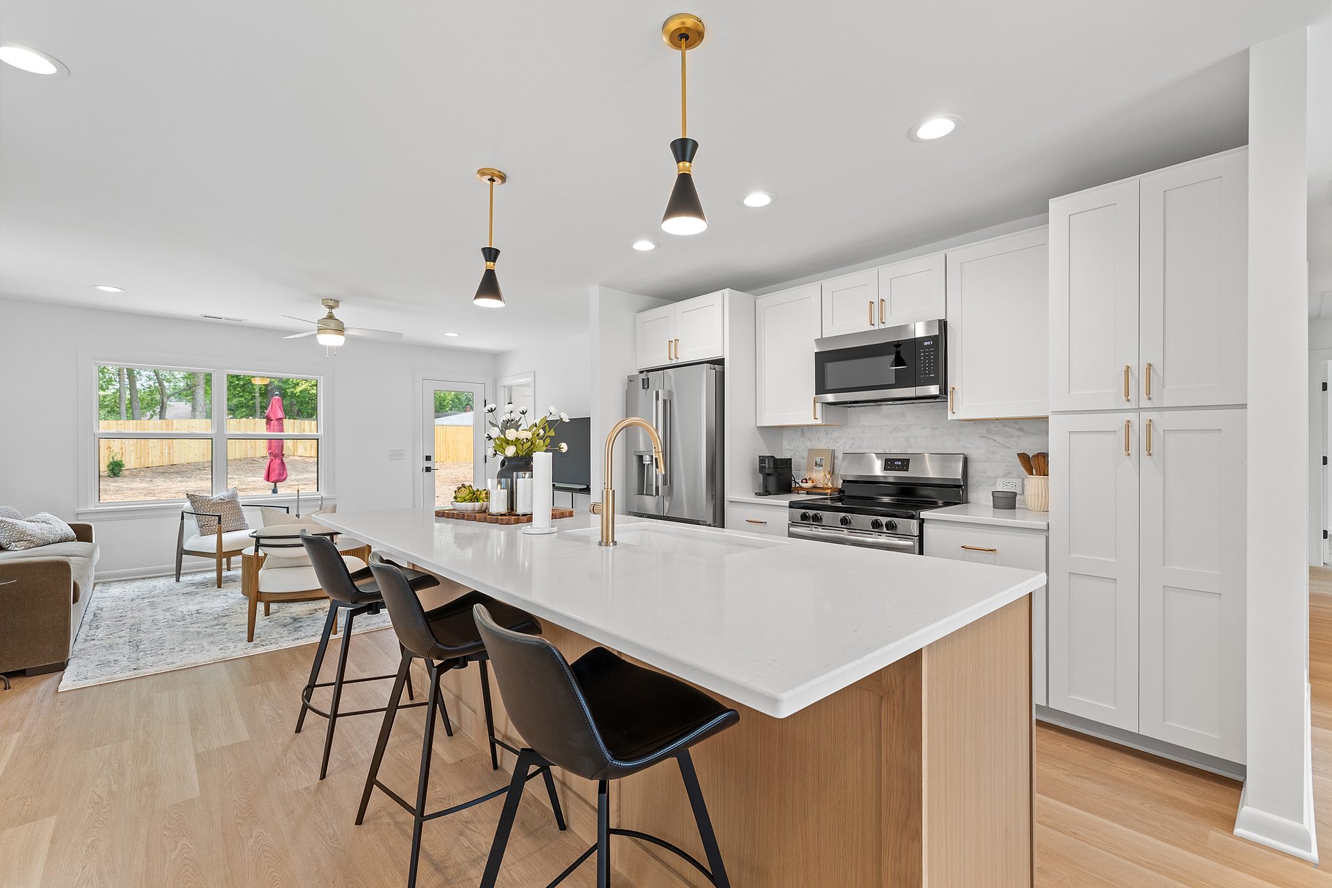 420 Peyton Street — Dining & open-concept living