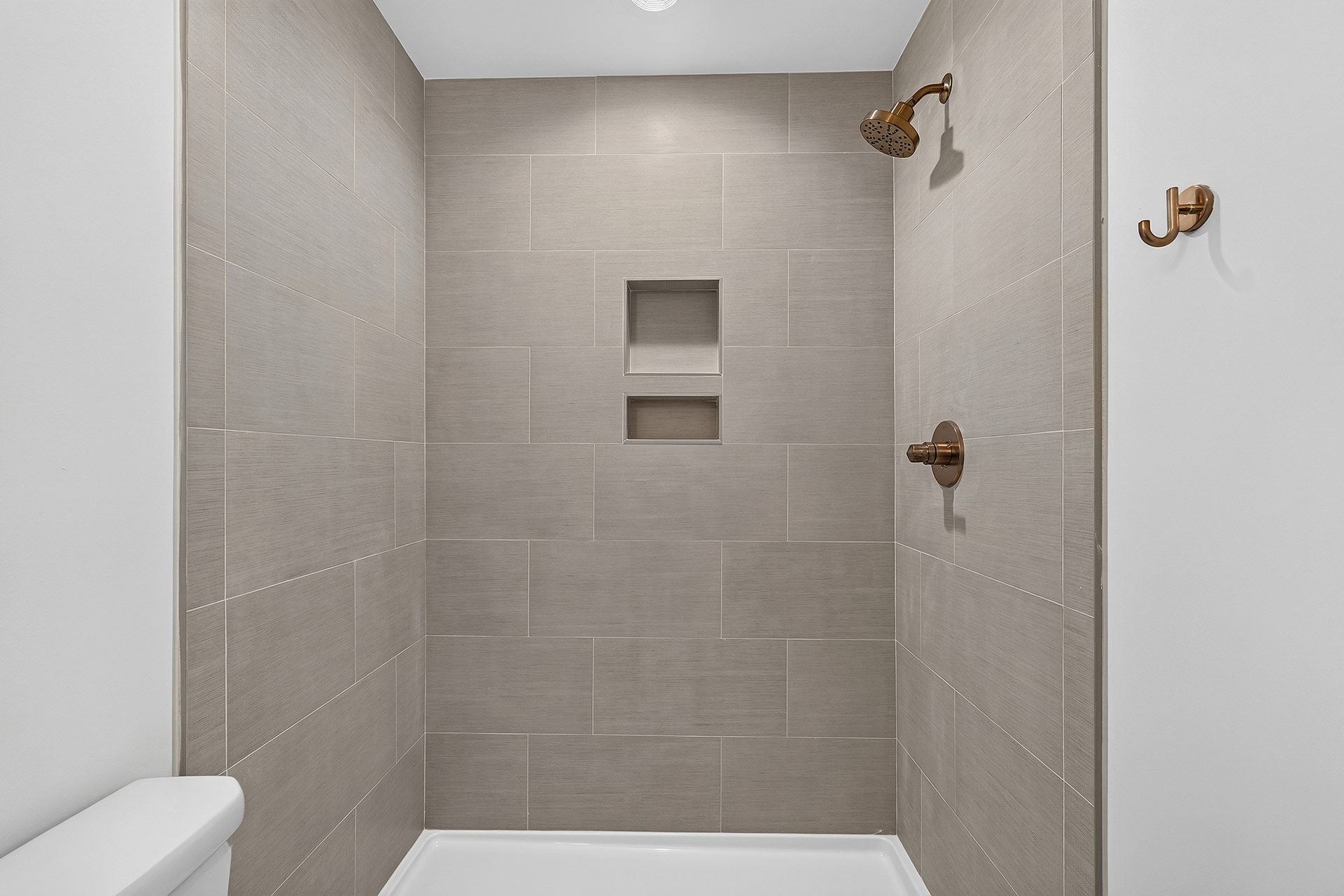 420 Peyton Street — Primary bath vanities